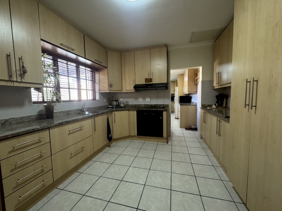 6 Bedroom Property for Sale in Haasendal Western Cape